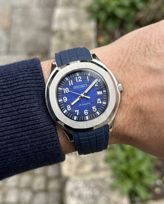 Seiknaut Blue Dial on the wrist