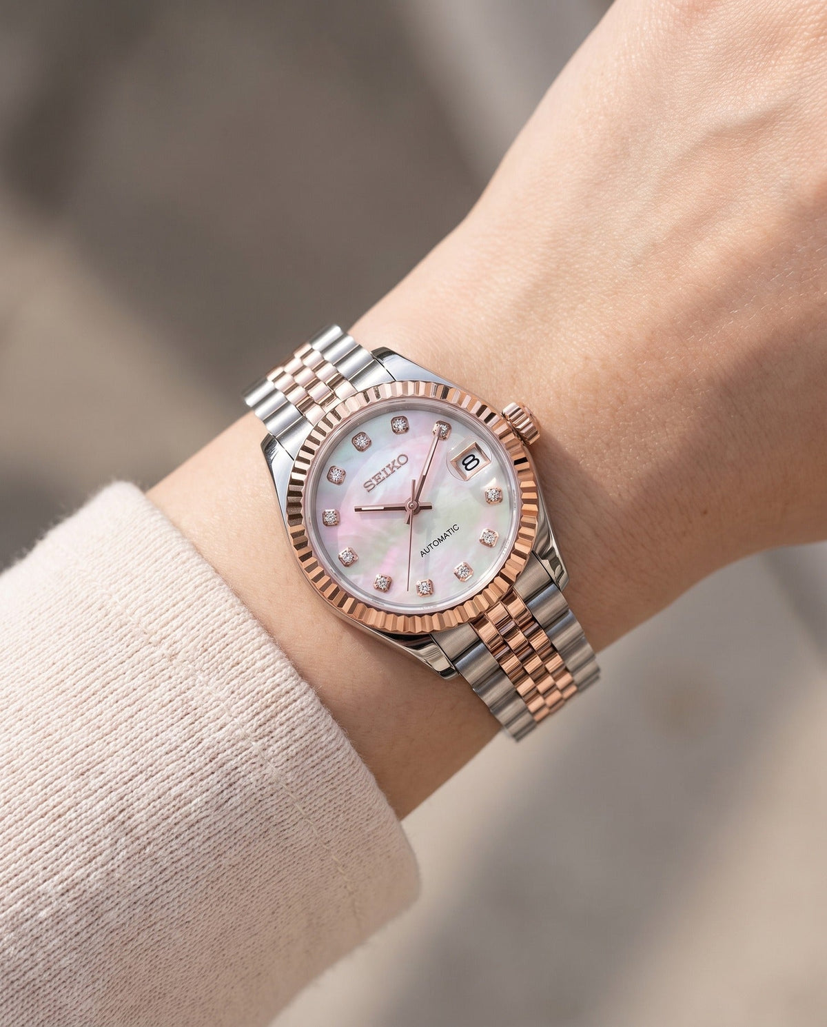 Rosegold Mother of Pearl Diamond Datejust Ladies 31mm on the wrist
